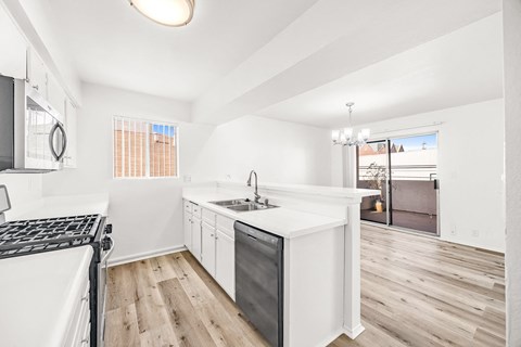 Floor plan for 2 beds, 2 baths, 940 sqft